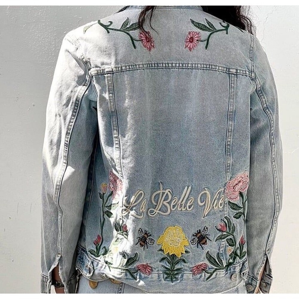 H& M La Belle Vie Jean denim Jacket distressed embroidered flower bees size 8 - Picture 3 of 12